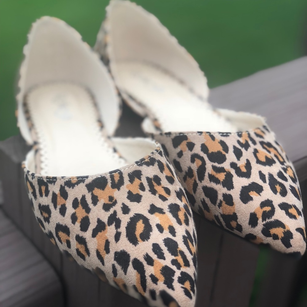 8.5 Leopard print vegan suede flats - Picture 2 of 6